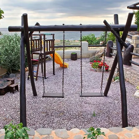 Astrolithos Boutique Konukevi 4*