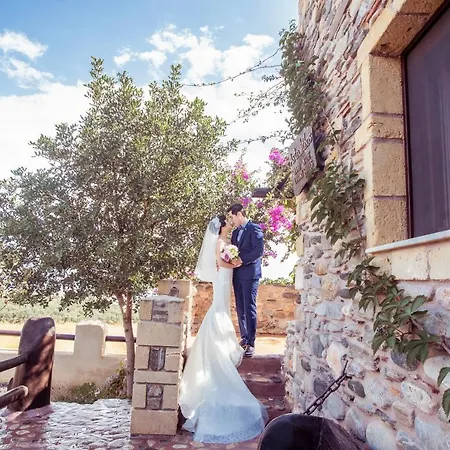 Konukevi Astrolithos Boutique 4*