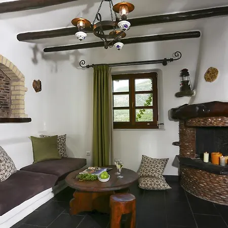 Konukevi Astrolithos Boutique 4*