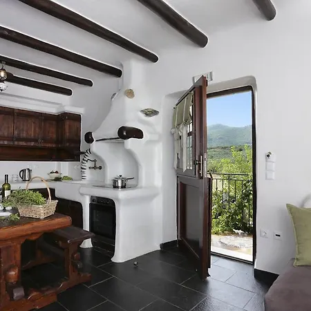 Astrolithos Guest house