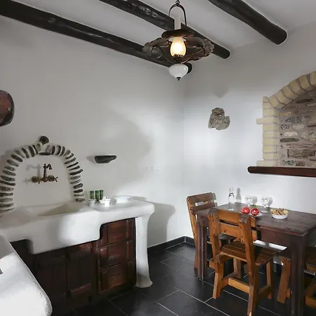 Astrolithos Boutique