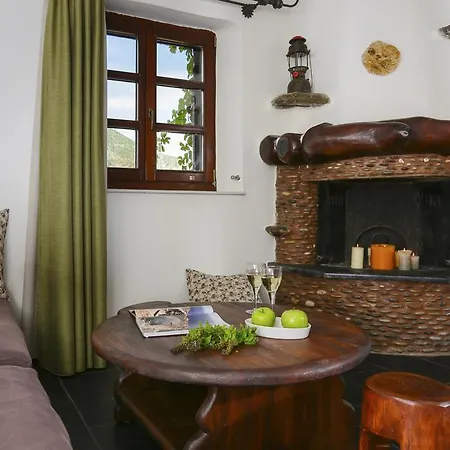 Astrolithos Boutique 4* モネンバシア