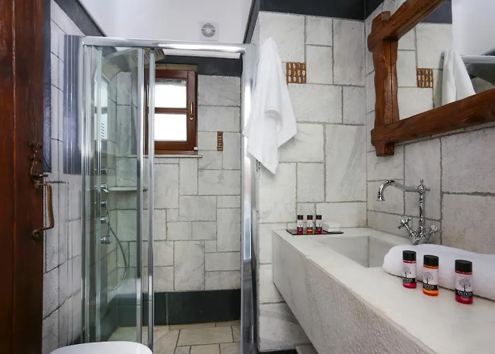 Astrolithos Boutique מונמבאסיה