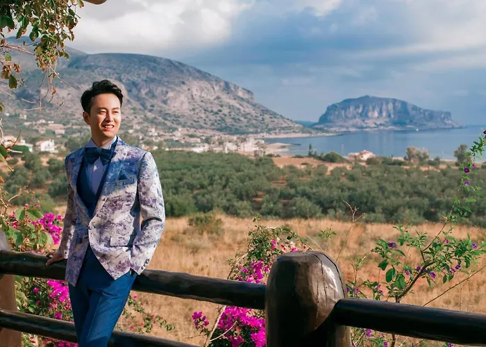 Astrolithos Boutique 4*