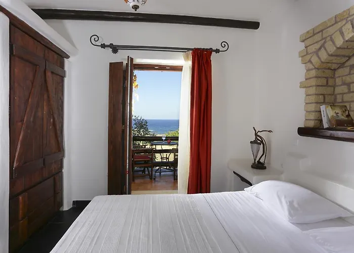 Astrolithos Boutique 4* 모넴바시아