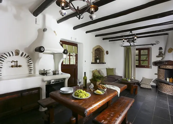 Astrolithos Boutique מונמבאסיה