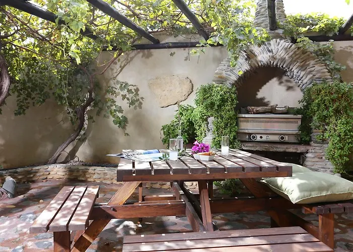 Astrolithos Boutique بيت ضيافة 4*